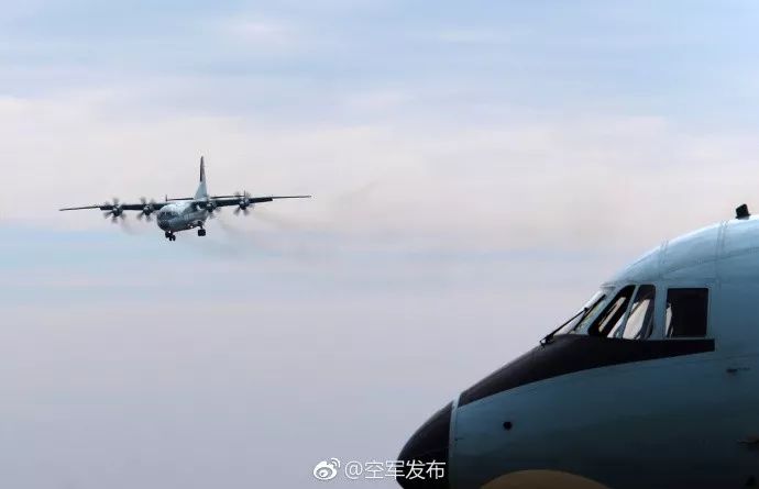绕道巡航 岛礁空投,中国军队这些动作相当提气