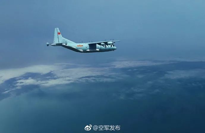 绕道巡航 岛礁空投,中国军队这些动作相当提气