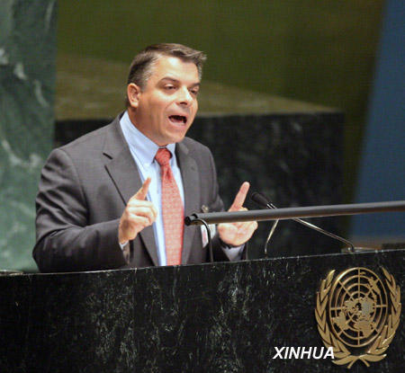 اتخذت الجمعية العامة للامم المتحدة بأغلبية ساحقة قرارا اليوم /الثلاثاء/ يدعو الولايات المتحدة الى انهاء حظرها التجارى الذي دام عقودا على كوبا. 