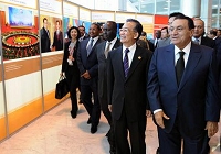 مبارك وون جيا باو يفتتحان معرضا لصور مسيرة التعاون الصينى الأفريقى