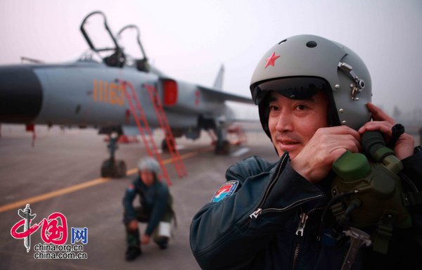 تدريب هجوم على أهداف أرضية لمقاتلة من طراز جيان هونغ -7 (صور)