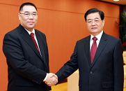 الرئيس الصيني يلتقي بالرئيس التنفيذي الجديد لماكاو 