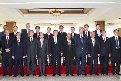 نائب الرئيس الصينى يجتمع مع أعضاء في مجلس ادارة منتدى بوآو