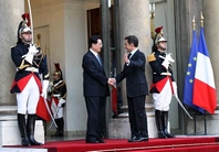 الرئيسان الصيني والفرنسي يبدآن مباحثات بشأن الروابط الثنائية (صور)