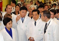 الرئيس الصينى يزور شنيدر اليكتريك فى نيس (صور)