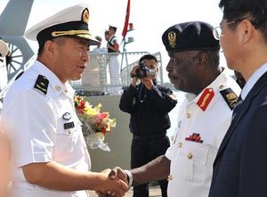 قائد البحرية التنزانية يشيد بالتزام الصين بالقيام بمهام حراسة السفن