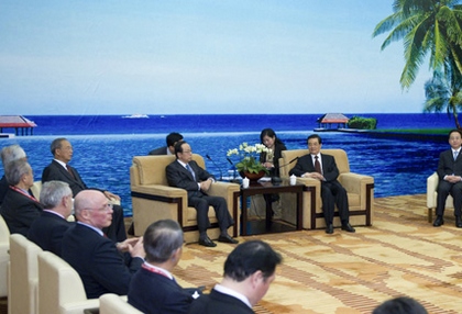 الرئيس الصيني يلتقي مع أعضاء مجلس إدارة منتدى بواو الآسيوي
