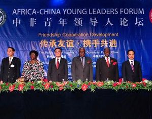  يشيد بالصداقة الصينية الافريقية ويحث منتدى الشباب على الاسهام