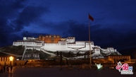 مناظر ليلية جذابة من قصر بودالا بحاضرة التبت لاسا