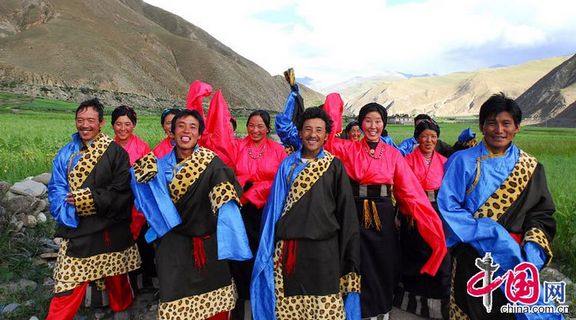 أزهار سعادة تتفتح في قلوب أشقاء من قومية التبت (خاص)