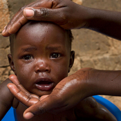 مصورة أمريكية ترعى دار أيتام في أوغندا (خاص)