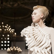 أعمال للمصممة الصينية ليو فانغ تظهر في أسبوع أزياء باريس (خاص)