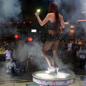 تايوان تشهد رقص تعرٍ في جنازات 