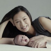 12 نجمة من هونغ كونغ يزين تقويم عام 2013 مع أطفالهن لصالح أعمال خيرية (خاص)
