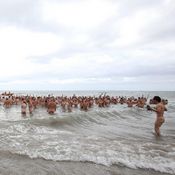 نيوزيلندا تسجل رقما قياسيا في السباحة العارية 
