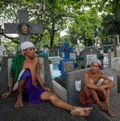 بالصور: السكن مع الأموات في مانيلا 