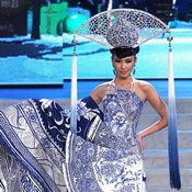 عروض رائعة تتخلل مسابقة ملكة جمال الكون لعام 2012 (خاص)
