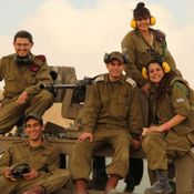 بالصور: تدريبات كتيبة مجندات في الجيش الإسرائيلي 