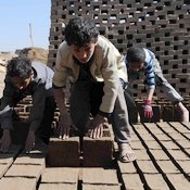أكثر من 1.3 مليون طفل عامل في اليمن (خاص)