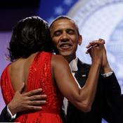 ميشيل أوباما تختار فستانا لمصمم صيني الأصل للمرة الثانية في حفل تنصيب زوجها 