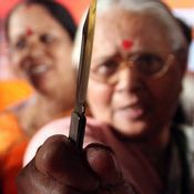 حزب هندي يوزّع 'سكاكين جيب' على النساء للدفاع عن أنفسهن 