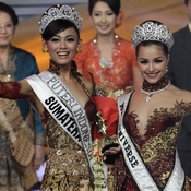 ويلانداري هيرمان تحرز لقب ملكة جمال اندونيسيا لعام 2013 (خاص)