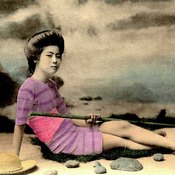 صور نادرة لفتيات الجيشا اليابانيات بملابس السباحة 