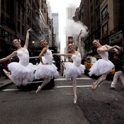 التصوير الابداعي : رقص الباليه على شوارع المدينة الصاخبة (خاص)