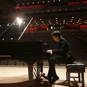 'أمير البيانو' الصيني يحيي حفلا موسيقيا منفردا بلندن (خاص)