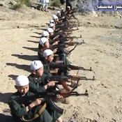 'جيش الطفولة' .. أطفال 'القاعدة' يتدربون على استخدام الأسلحة 