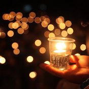 جامعيون يضيئون الشموع حدادا على ضحايا زلزال لوشان (خاص)