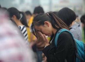 زلزال سيتشوان- صينيون يقيمون حِداداً على ضحايا الزلزال القوي