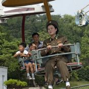 مصور فرنسي يسجل لمحات من حياة جنود في كوريا الديمقراطية 