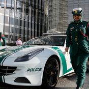 سيارات شرطة دبي .. فخامة ورقي وجهوزية عالية 