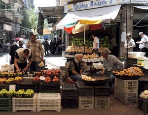 بالصور: سوق رمضان بسوريا في ظل نيران الحرب (خاص)