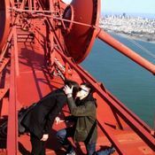 أمريكي يطلب يد صديقته على قمة جسر البوابة الذهبية 
