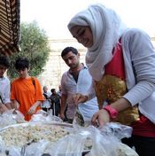 'بلا جوع' حملة تطوعية بدمشق لتوفير أطعمة مجانية في رمضان 