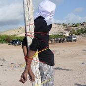 الصومال تعدم قاتل صحفي رمياً بالرصاص 