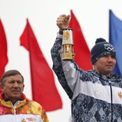 شعلة أولمبياد سوتشي تصل إلى سان بطرسبرغ