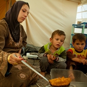 بالصور.. حياة لاجئين سوريين في مخيمات