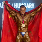 الصيني شين جيان يفوز بالميدالية الذهبية في بطولة العالم لكمال الأجسام 