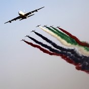 استعراض فريق الفرسان الإماراتي بمعرض دبي للطيران 