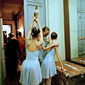 توثيق فوتوغرافي: فصل دراسي لتعلم مهارات رقص الباليه 