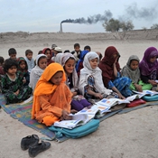 فصل دراسي في الهواء الطلق بأفغانستان