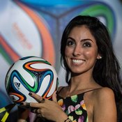الاتحاد الدولي لكرة القدم يكشف النقاب عن شكل كرة كأس العالم بالبرازيل (خاص)