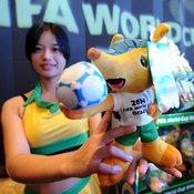 تمائم كأس العالم بالبرازيل تطرح في أسواق صينية (خاص)