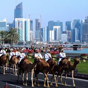 استعراض عسكري احتفالاً بالعيد الوطني لدولة قطر في العاصمة الدوحة (خاص)