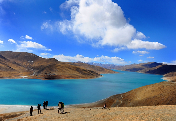مناظر شتوية رائعة لبحيرة يامتشو في التبت