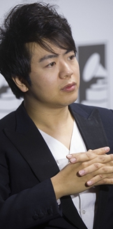 عازف البيانو الصيني لانغ لانغ يحضر حفل جوائز غرامي الموسيقية