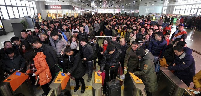 الصين تشهد ذروة السفر بعد عيد الربيع 